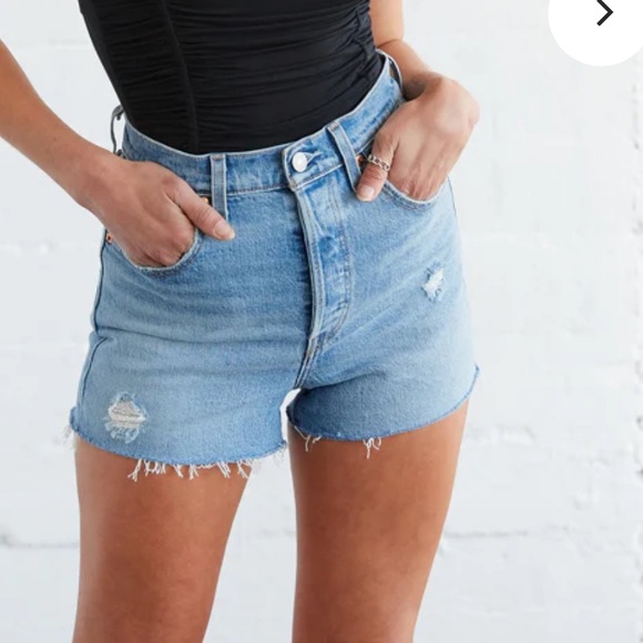 LEVI’S RIBCAGE DENIM SHORTS - Picture 3 of 9